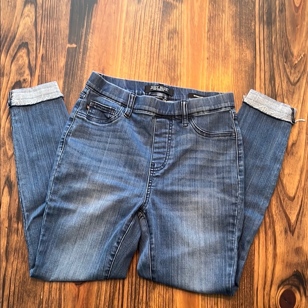 Judy Blue Cropped Ankle Blue Jeans with Rolled Hems
